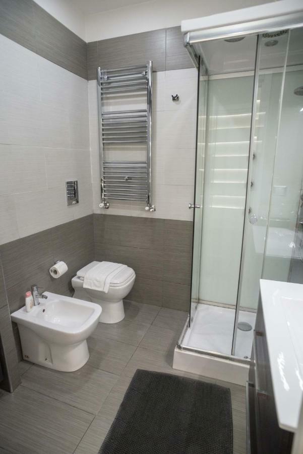 Suite Duomo Naples Luaran gambar